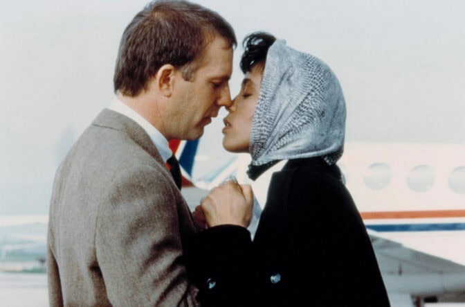 Kevin Costner och Whitney Houston i originalfilmen.