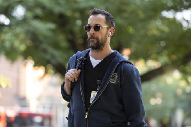 Noah Wyle som akutläkaren Michael Robinavitch.