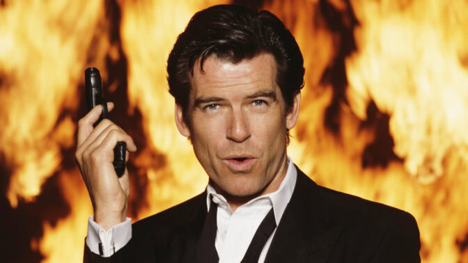 Pierce Brosnan spelade James Bond i filmen "GoldenEye" som spelet är baserat på.