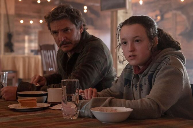 Pedro Pascal och Bella Ramsey som Joel och Ellie i "The Last of Us".