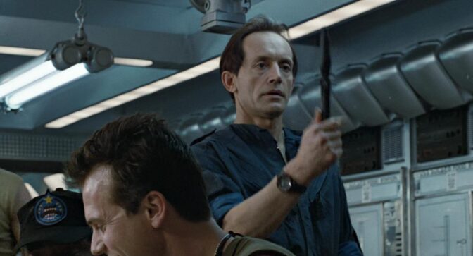 Lance Henriksen är på hugget i "Aliens"