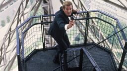 Världens sämsta (?) Bond-film fyller 40 år – vad gick fel egentligen?