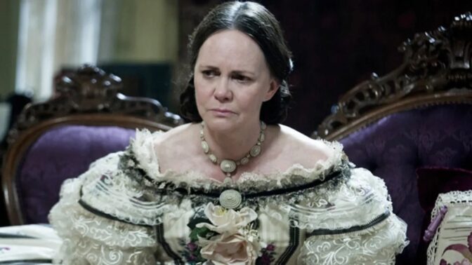 Sally Field kanske föredrar Lincoln framför mördarclowner