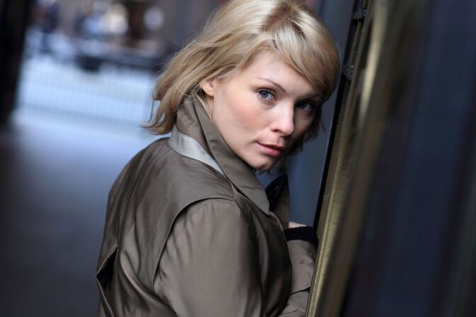 MyAnna Buring i "Blackout"
