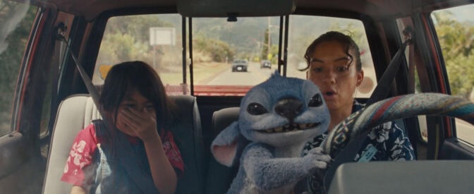 Lilo, Stitch och storasyster Nani i Disneys nya filmatisering av den älskade klassikern.