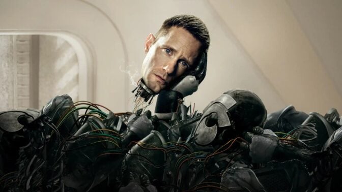 Alexander Skarsgård hyllas i rollen som Murderbot.
