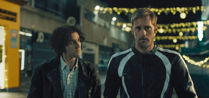 Melling och Skarsgård i "Pillion"