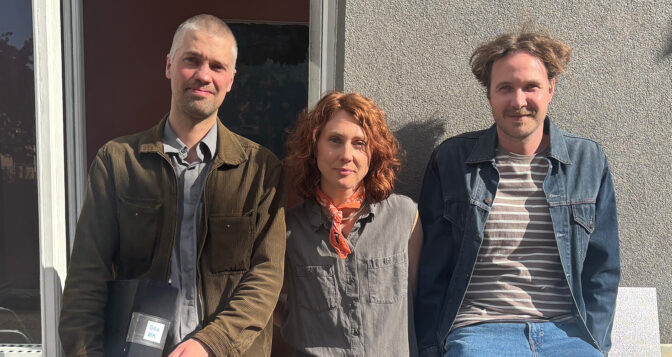 Skådespelarna i "Det grönaste gräset" är redo för inspelning.