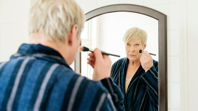 Lassgård som Marianne.