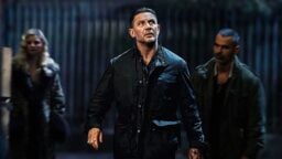 Nu på SkyShowtime: Nya gangsterserien är ”bland det bästa Guy Ritchie gjort”