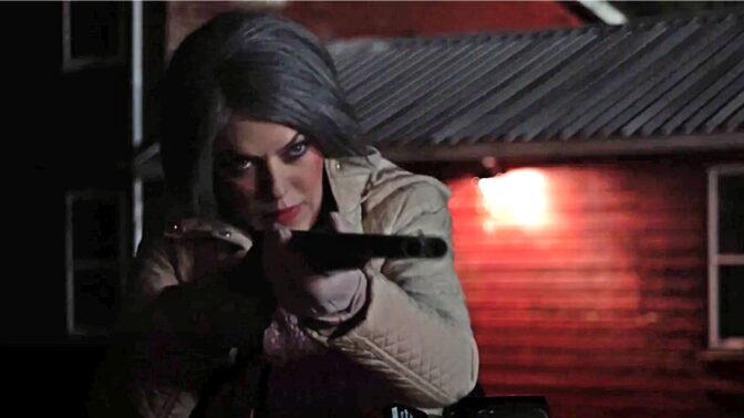 Elaine Hendrix siktar på terror