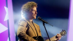 Över 300 000 danskar såg den på bio – idag släpps filmsuccén på Netflix