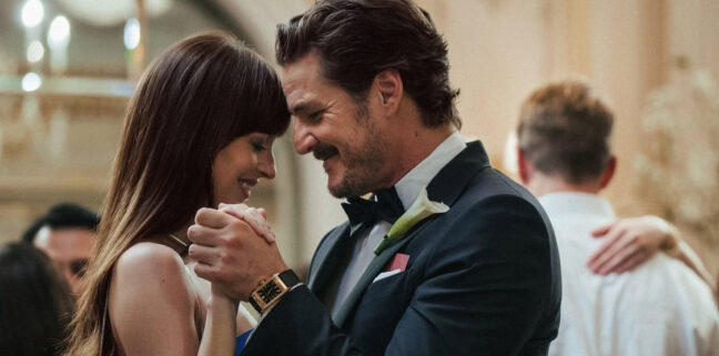 Dakota Johnson, Chris Evans, och Pedro Pascal I triangeldrama