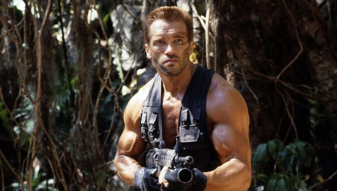 Arnold Schwarzenegger är laddad i första "Predator".