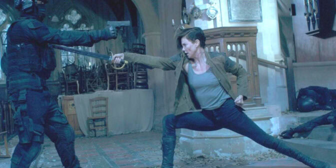 Inget kan hålla en Charlize Theron nere speciellt länge!