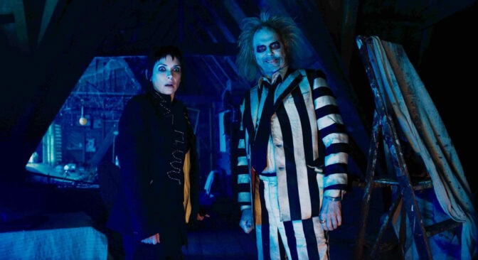 Michael Keaton och Winona Ryder i "Beetlejuice Beetlejuice"