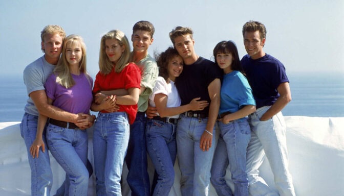 Hela härliga gänget från "Beverly Hills 90210" - snart på en streamingtjänst nära dig.