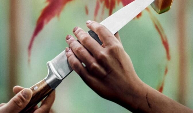 Du vill inte veta vad som händer med kniven härnäst...