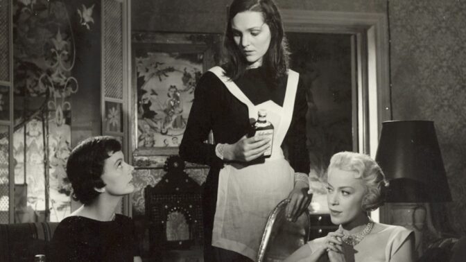 Annalisa Ericson och två damer i svart i "Damen i svart".