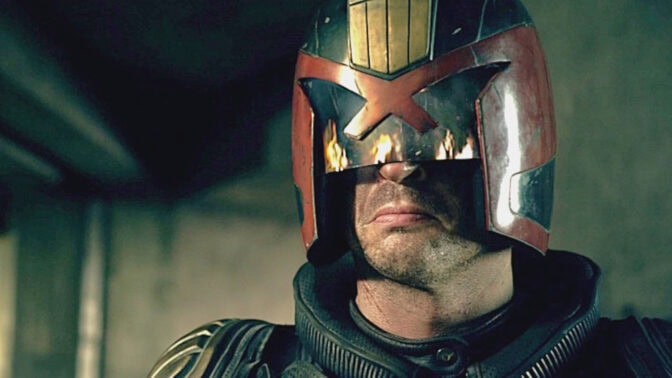 Karl Urban som Judge Dredd i filmen med samma efternamn.