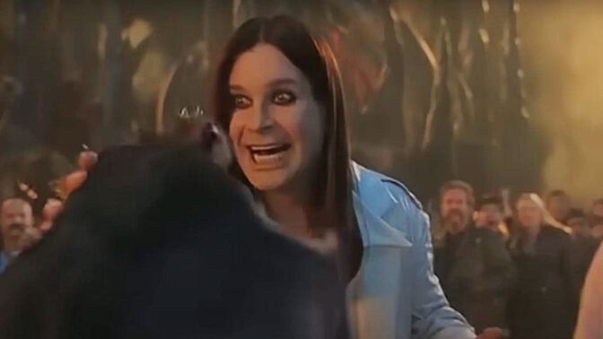 Ozzy Osbourne med en fladdermus i "Little Nicky".