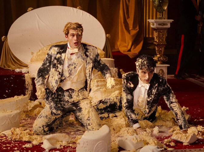 Taylor Zakhar Perez och Nicholas Galitzine i "Red, White & Royal Blue"