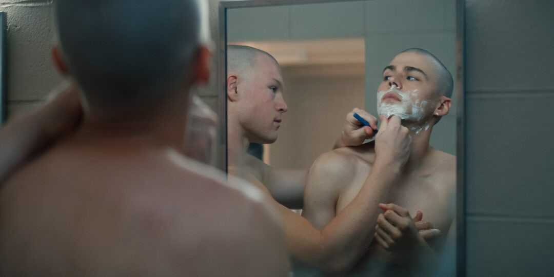 En bög på boot camp - smygtitta på Netflix nya dramaserie ”Boots ...
