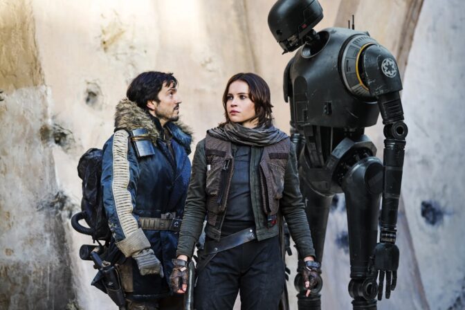 Simon Kinberg var även med bakom kulisserna under skapandet av "Rogue One: A Star Wars Story". 