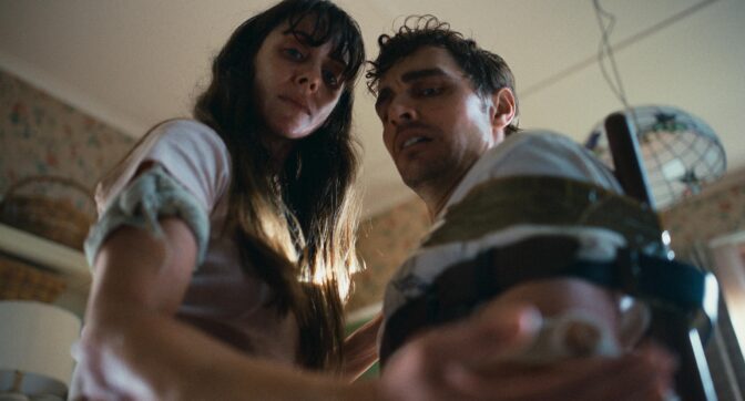 Dave Franco och Alison Brie i "Together"