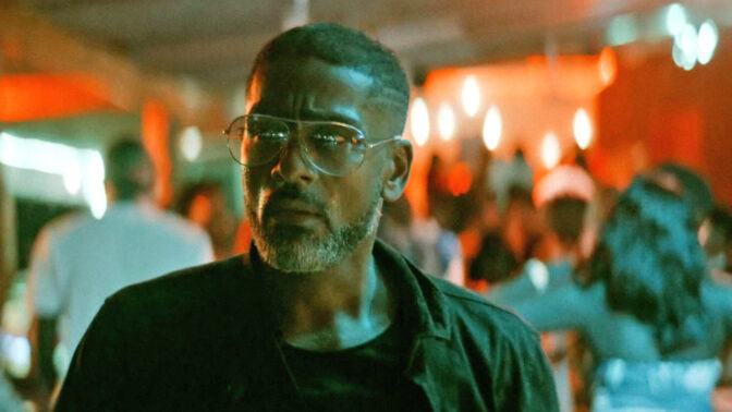 Alexander Karim som MZ i "The Dog"