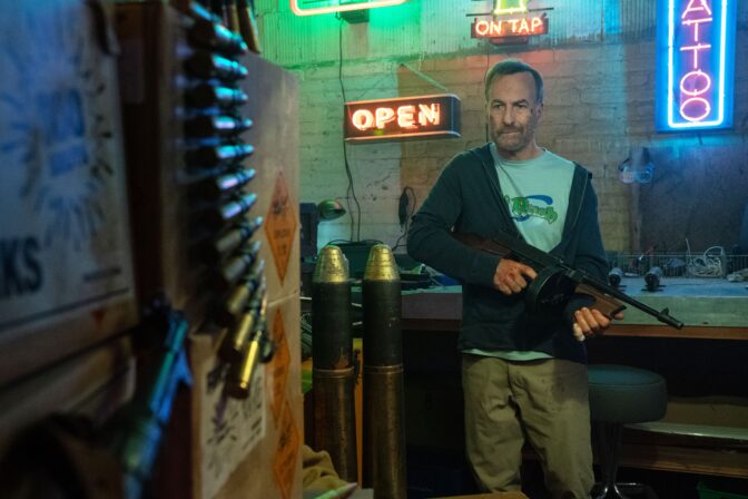 Världen behöver fler filmer med en våldsam Bob Odenkirk.