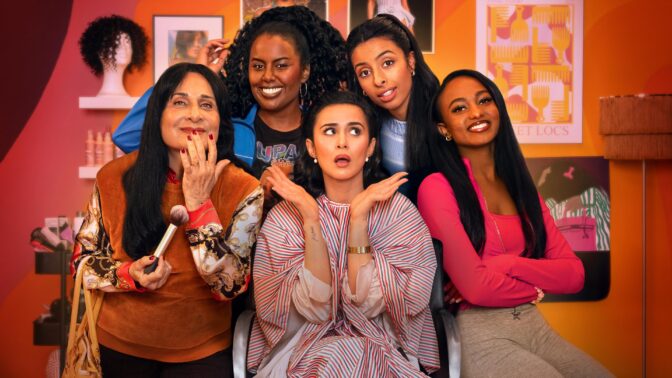 Från vänster: Susan Taslimi, Segen Tesfai, Roshi Hoss, Tina Pour-Davoy, Batseba Melake i "Drop In"