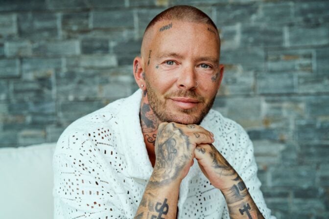 "Hudlös med Joakim Lundell"