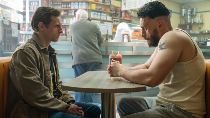 Jamie Bell och Richard Gadd är två omaka bröder i "Half Man".