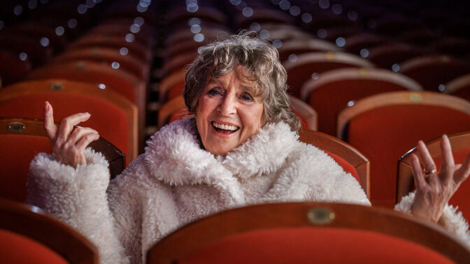 Siw Malmkvist sitter bänkad inför sin egen biopremiär 3 september.