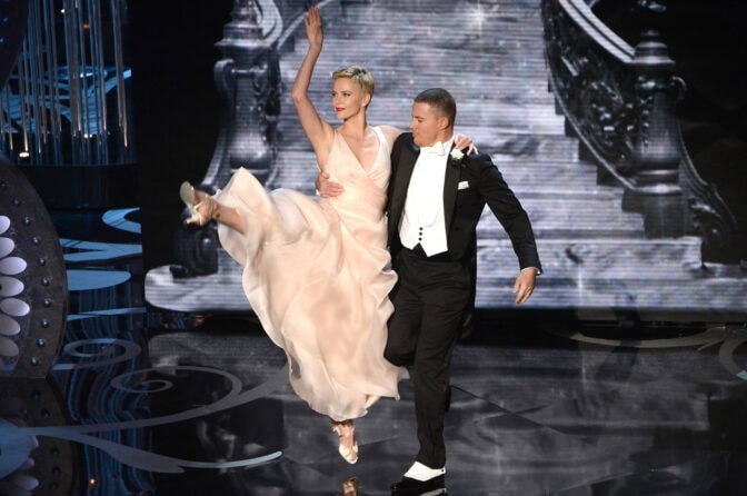 Channing Tatum och Charlize Theron dansar på Oscarsgalan 2013.