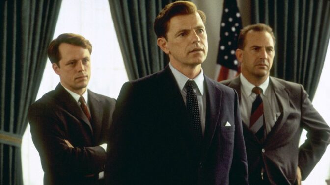 "Tretton dagar" går nu att streama gratis på SVT Play.