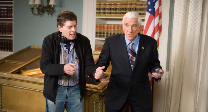 David Zucker och Leslie Nielsen på inspelningen av "Scary Movie 4"