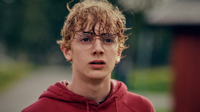 Axel Adelöw som Bert.