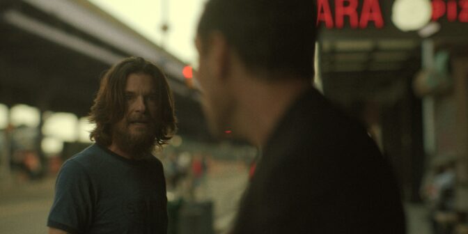 Jason Bateman och Jude Law i "Black Rabbit".