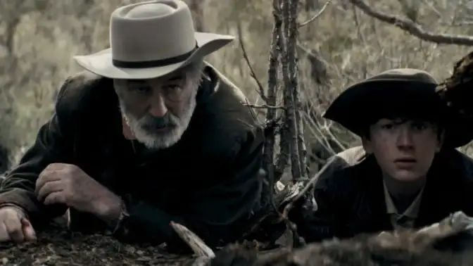 Alec Baldwin och Patrick Scott McDermott i "Rust" 