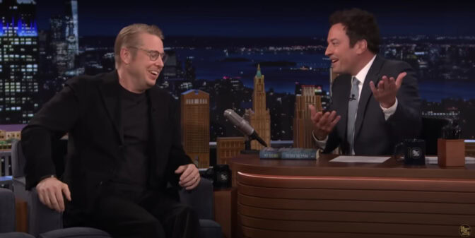 Fredrik Backman gästar "The Tonight Show Starring Jimmy Fallon".