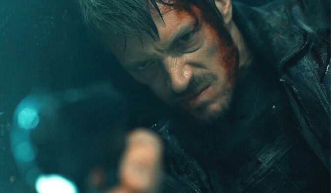 Kinnaman är tyst men arg.