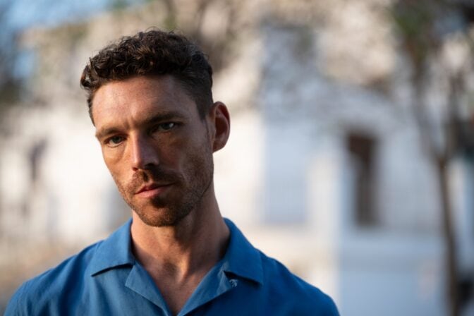 James Nelson-Joyce imponerar som Michael i den spännande tv-serien "Maffiablod". 