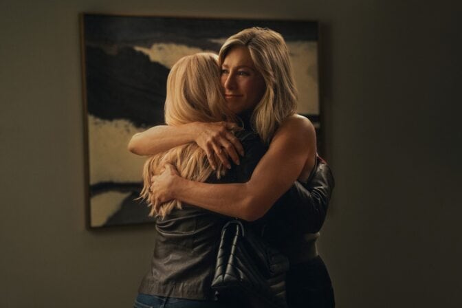 Jennifer Aniston och Reese Witherspoon i den fjärde säsongen av "The Morning Show" hos Apple TV+.