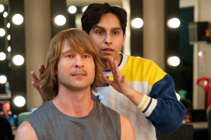 Glen Powell gör sig oigenkännlig som Chad Powers.