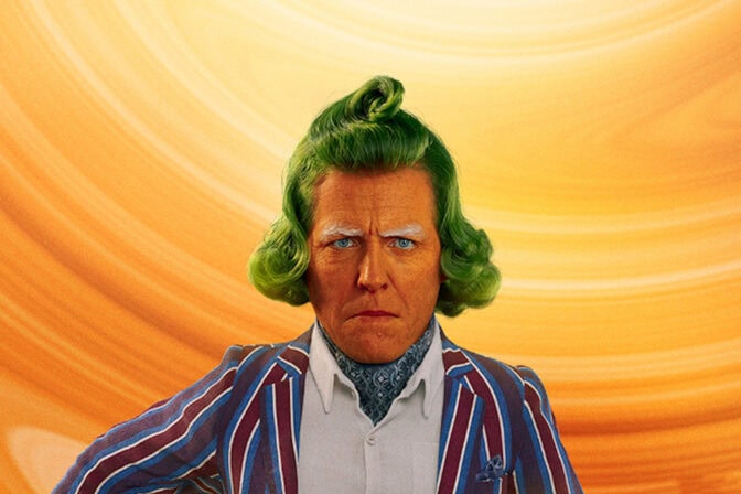 En grinig Hugh Grant.