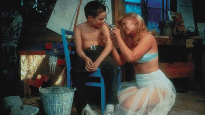 Covid-vaccin eller tatuering? Anton Glanzelius myser med Ing-Marie Carlsson