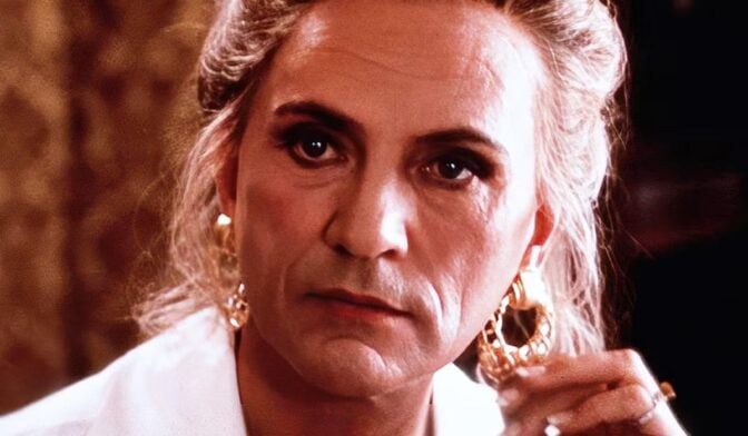 Terence Stamp får upprepa en minnesvärd roll.