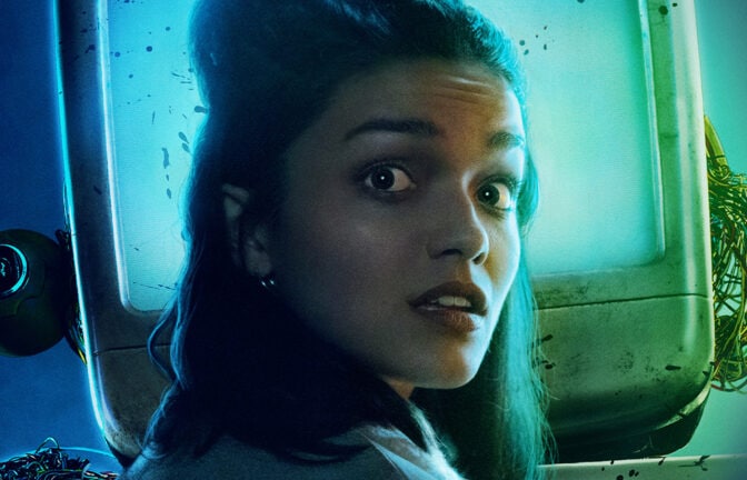 Rachel Zegler är en del av ensemblen i sci-fi-komedin "Y2K".